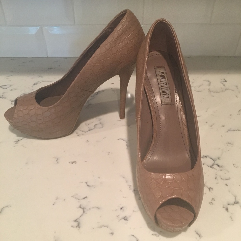 Jennifer Lopez Mauve Pumps